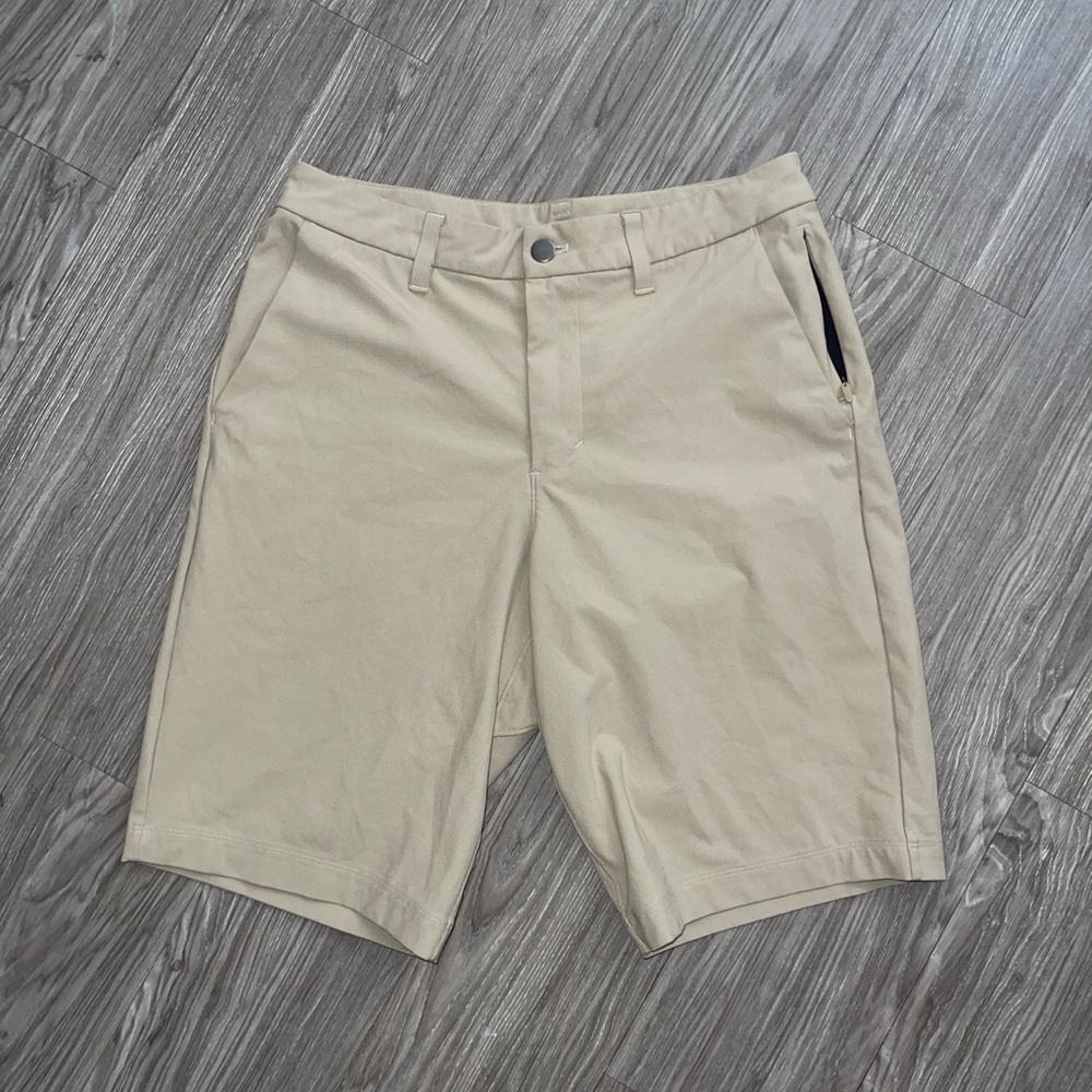 lululemon athletica Black and Tan Men Shorts Flat Front - Picture 2 of 13